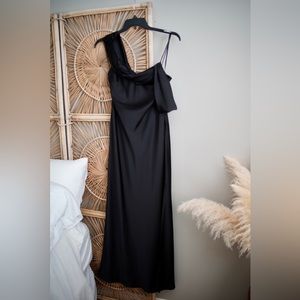 Fame & Partners black midi dress size 6 US